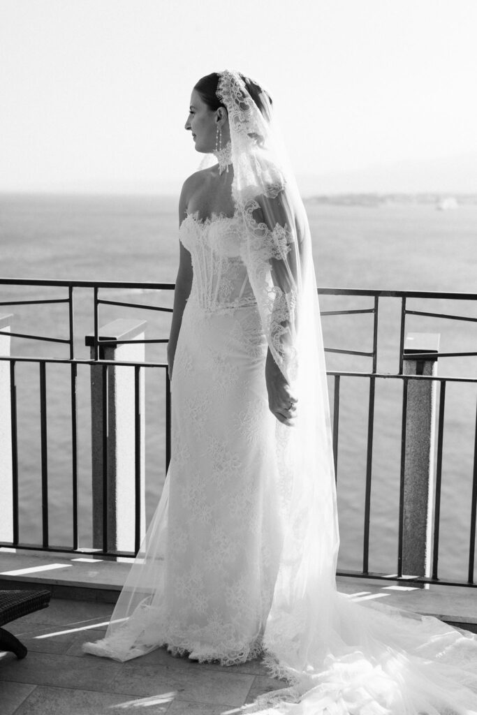 Bride black and white portrait on balcony in Sicily